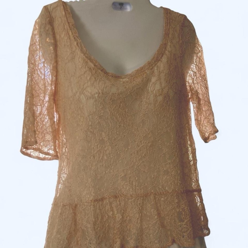 Cream Lace Top with Ruffles Deletta S